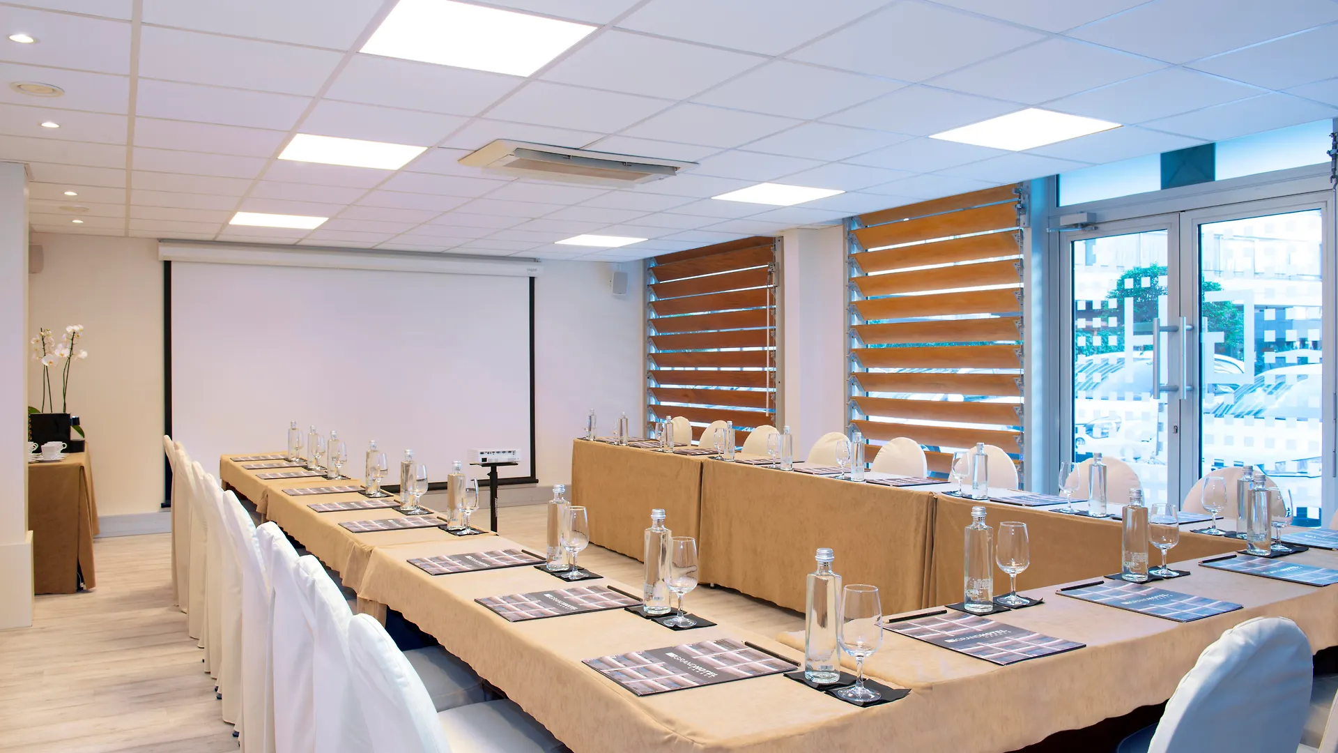 Ibis Studio 5380 Cannes France