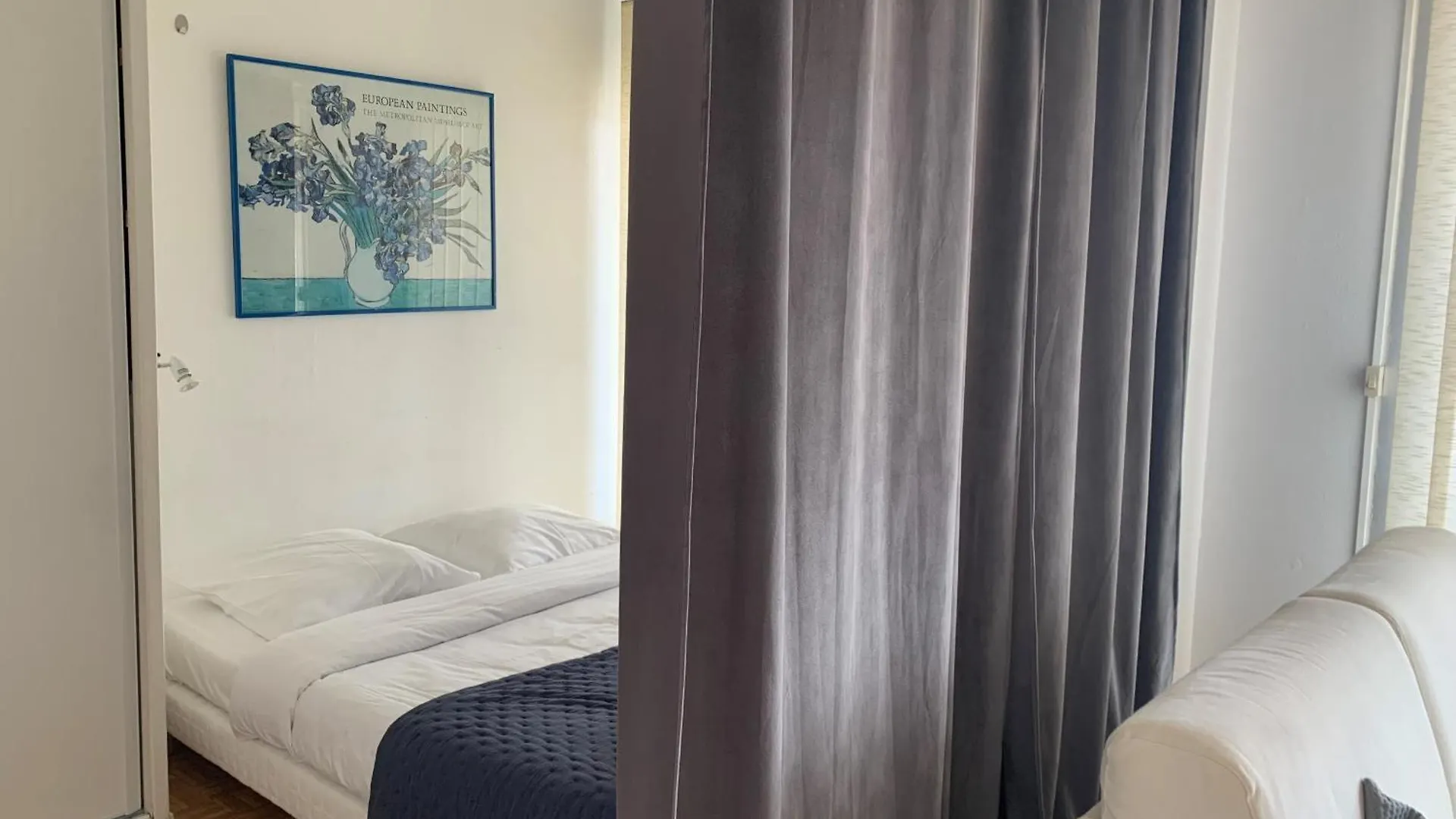Ibis Studio 5380 Cannes 0*,  France